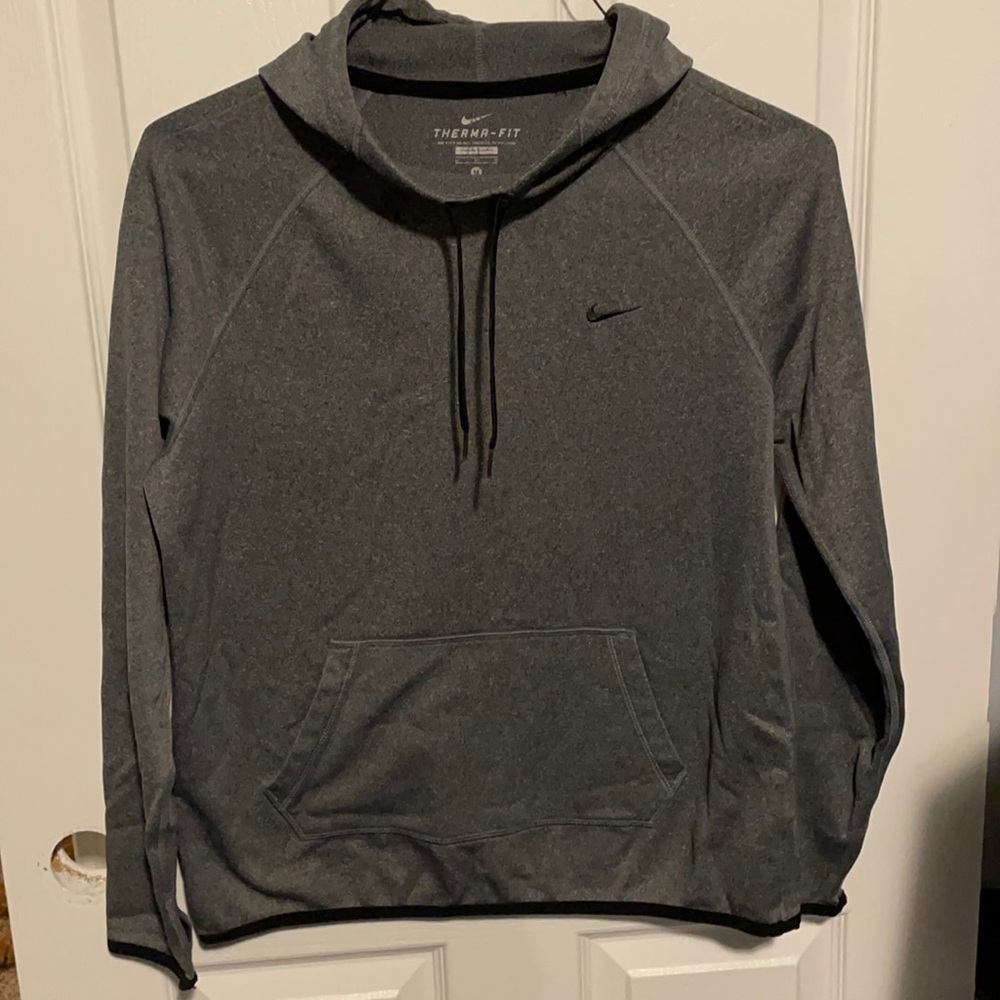 Women’s Nike Gray therma-fit hoodie